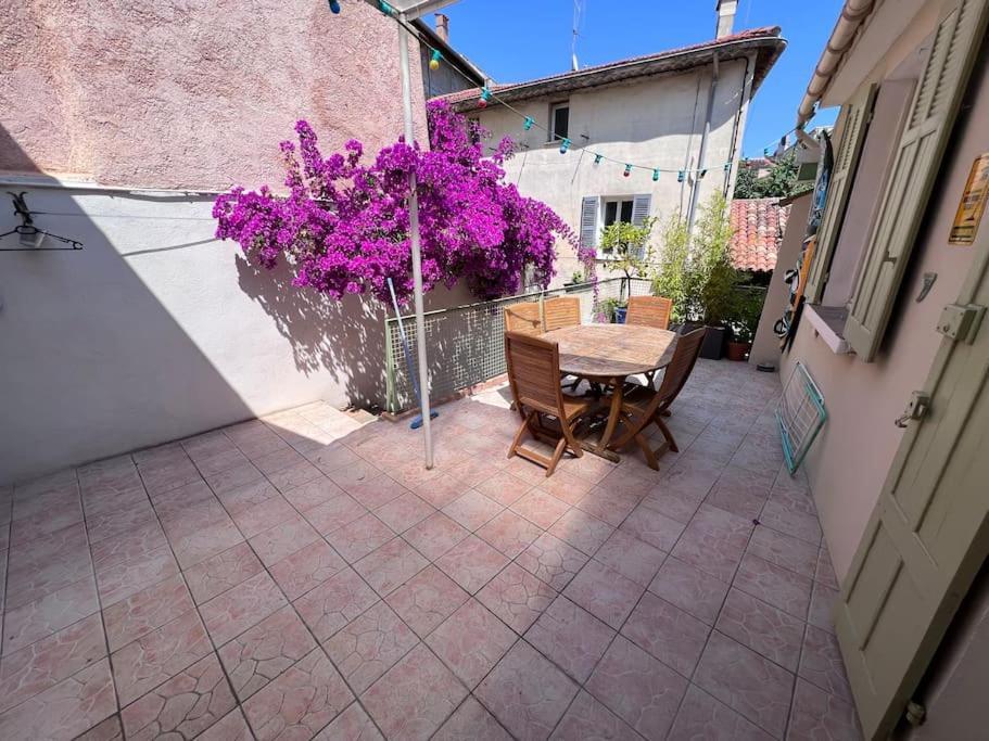 Maison Dans Les Rues Pietonnes Du Vieux Єр Екстер'єр фото